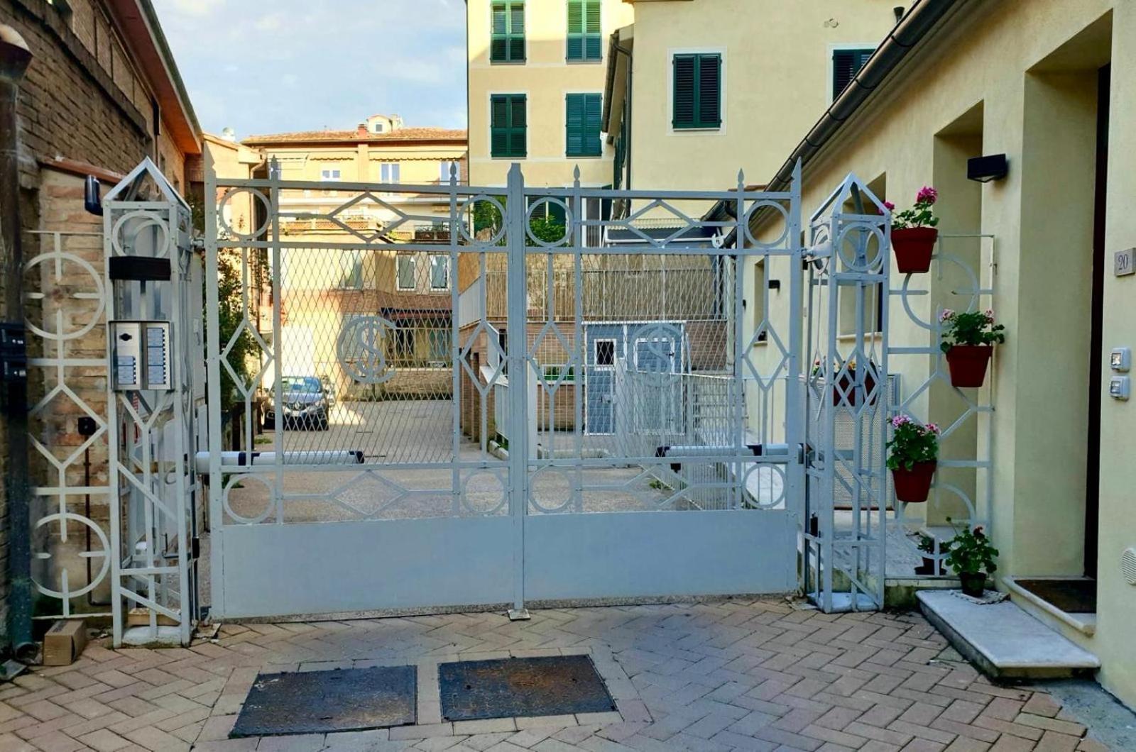 Appartamento Cinema Impero - Posto Auto Privato Siena Kamer foto